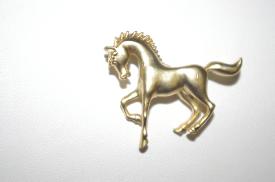 **MBA #S4-338  Vintage Gold Plated Horse Pin