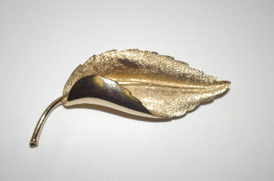 +MBA #S4-063  Coro Large Gold Tone Leaf Pin
