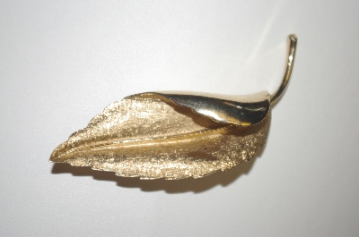 +MBA #S4-063  Coro Large Gold Tone Leaf Pin