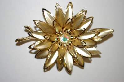 +MBA #25-775  Vintage Large Gold Plated Flower Brooch