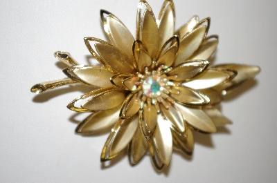 +MBA #25-775  Vintage Large Gold Plated Flower Brooch