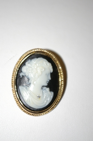 +MBA #25-678  Avon Black & White Cameo Pin/Pendant