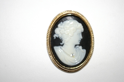 +MBA #25-678  Avon Black & White Cameo Pin/Pendant