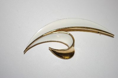 +MBA #25-641  "Trifari Gold Tone Ivory Feather Pin