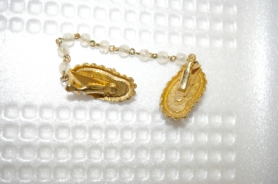 +MBA #6-0925  Vintage Gold Tone Shell Sweater Clip