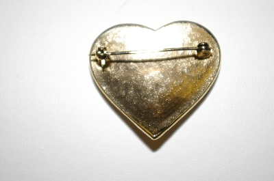 +MBA #25-289  Vintage Gold Tone Enameled Heart Pin