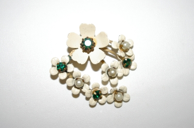 +MBA #25-211  Vintage White Enameled Flower Pin