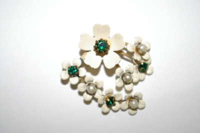 +MBA #25-211  Vintage White Enameled Flower Pin