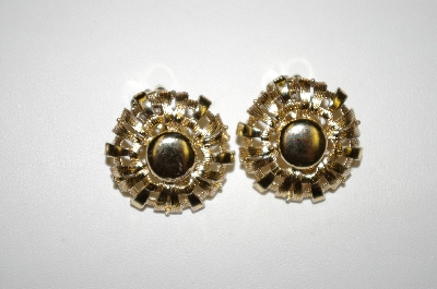 +MBA #25-378  Star Gold Tone Clip On Earrings
