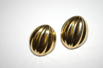 +MBA #25-359  Vintage Gold Tone Pierced Earrings
