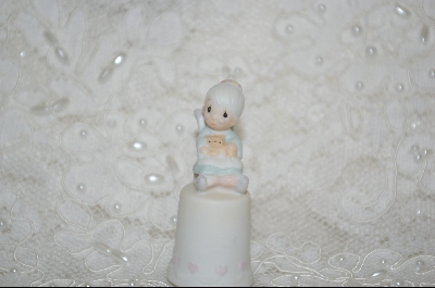 +MBA #PM    "Precious Moments 1984  The Purr-fect Grandma ( Thimble)"