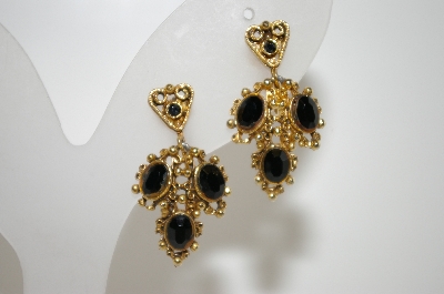 +MBA #6-1198   Florenza Gold Tone Black Stone Clip On Earrings