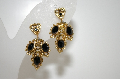+MBA #6-1198   Florenza Gold Tone Black Stone Clip On Earrings