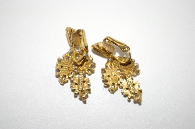 +MBA #6-1198   Florenza Gold Tone Black Stone Clip On Earrings