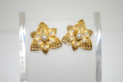 +MBA #6-1379   Vintage Gold Tone Clip On Earriings
