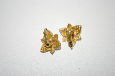 +MBA #6-1379   Vintage Gold Tone Clip On Earriings