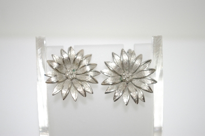 +MBA #6-0996   Giovanni Silver Tone Flower Clip On Earrings