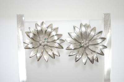 +MBA #6-0996   Giovanni Silver Tone Flower Clip On Earrings