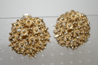 +MBA #6-1009 Vintage Large Gold Plated Clip On Earrings