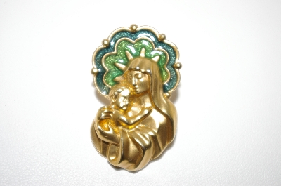 +MBA #6-0980   Avon Gold Tone Enameled Pin