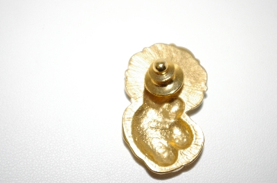 +MBA #6-0980   Avon Gold Tone Enameled Pin