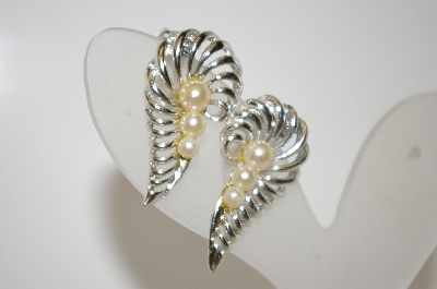 +MBA #6-0983  Vintage Silver Tone Faux Pearl Clip On Earrings