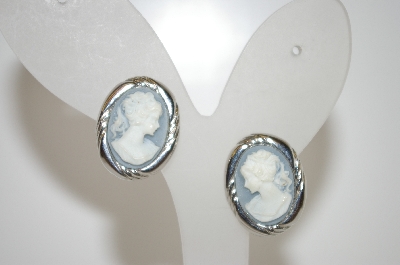 +MBA #6-0967   Vintage Silver Tone Blue & White Cameo Clip On Earrings