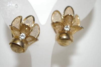 +MBA #6-1031   Vintage Gold Tone Clip On Earrings