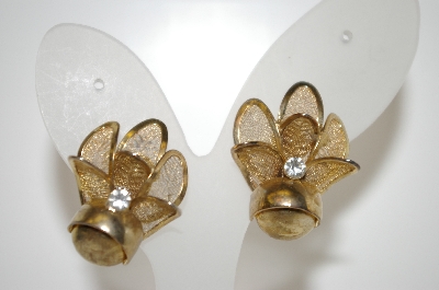 +MBA #6-1031   Vintage Gold Tone Clip On Earrings