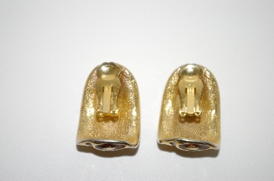 +MBA #6-1025  Vintage Gold Tone Large Animal Print Clip On Earrings