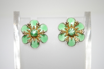 +MBA #6-1253  Vintage Green Enameled Flower Screw Back Earrings
