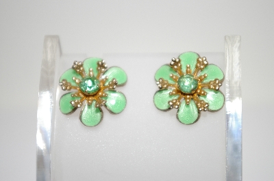 +MBA #6-1253  Vintage Green Enameled Flower Screw Back Earrings