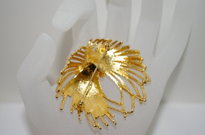 +MBA #6-1045   Monet Large Gold Tone Pin