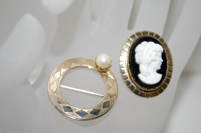 **Set Of 2 Vintage Gold Plated Pins