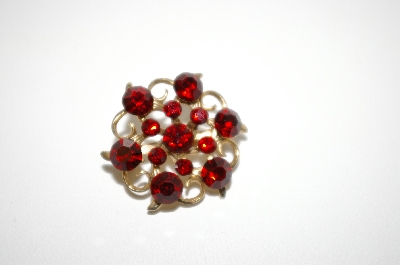 +MBA #6-1216  Vintage Gold Tone Red Rhinestone Pin