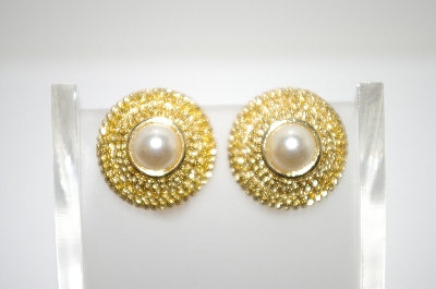 +MBA #6-1290  Vintage Gold Tone Faux Pearl Clip On Earrings