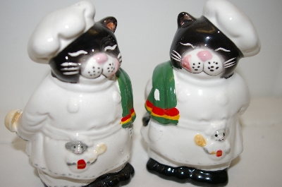 +MBA #33-031  "Vintage Cat Chef Salt & Pepper Shakers
