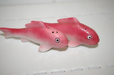 +MBA #33-038  "Pair Of Vintage Pink Fish Salt & Pepper Shakers