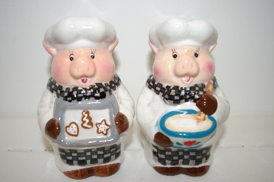 +MBA #33-042  "Pair Of "Pig" Chef Salt & Papper Shakers