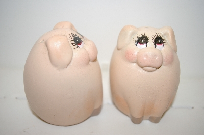 +MBA #33-023  "Vintage Cute Pig Salt & Pepper Shakers