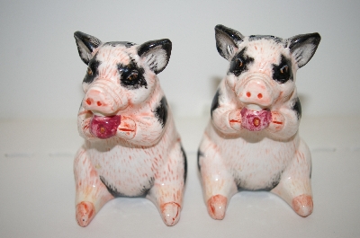 +MBA #33-090  "PD" Pink & Black Pig Salt & Pepper Shakers