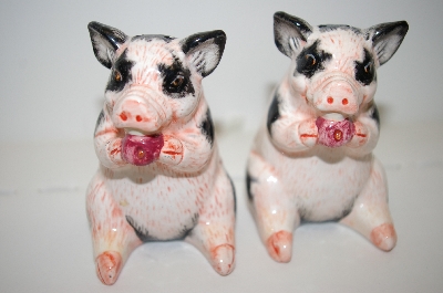 +MBA #33-090  "PD" Pink & Black Pig Salt & Pepper Shakers