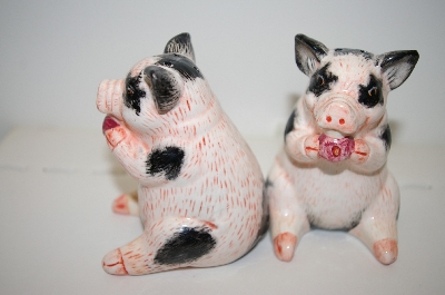 +MBA #33-090  "PD" Pink & Black Pig Salt & Pepper Shakers