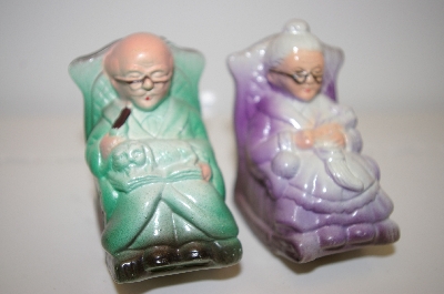 +MBA #33-159  "Vintage Plastic Rockin Grandma & Grandpa Salt & Pepper Shakers
