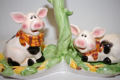 +MBA #33-145  "2002 "Pigs On A Stand" Salt & Pepper Shakers