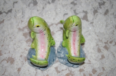 +MBA #34-201  "Large Speckled Trout Salt & Pepper Shakers