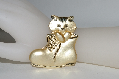 +MBA #80-149  TJW Gold Tone Cat In A Shoe Pin