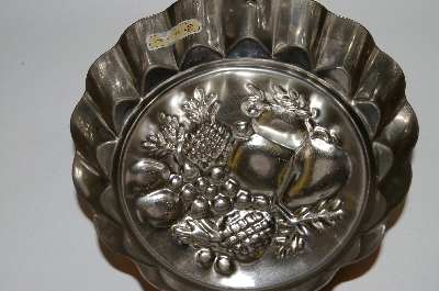 +MBA #81-197 " Round Fruit Motif Jello Mold