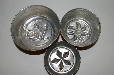 +MBA #80-165   Set Of 3 Vintage Round Copper Jello Molds