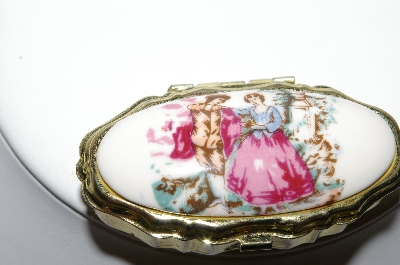 +MBA #87-155  "Vintage Victorian Pill Box